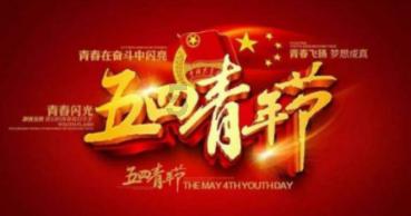 沙滩游玩的女孩们